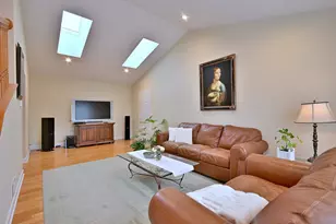 693 Le Parc Cir, Buffalo Grove, IL 60089 - Photo 4