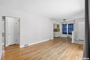 2427 29 1/2 St, Rock Island, IL 61201 - Photo 4