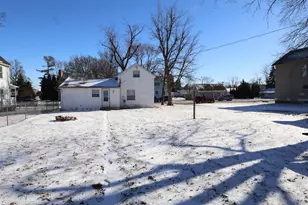 209 N Maple St, Grant Park, IL 60940 - Photo 4