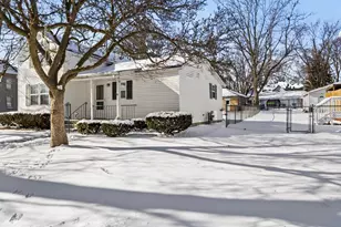 209 N Maple St, Grant Park, IL 60940 - Photo 32