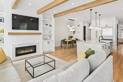 2708 N Albany Avenue, Chicago, IL 60647 - Photo 2