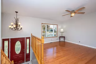 424 Woodland Ave, Wauconda, IL 60084 - Photo 2