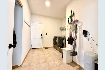 611 Paris Avenue, Oswego, IL 60543 - Photo 12