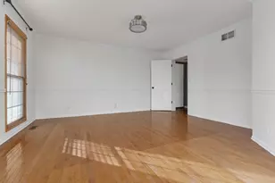 5260 Sawhorse Dr, Hoffman Estates, IL 60192 - Photo 4