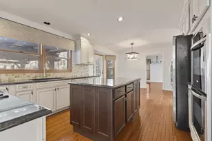 5260 Sawhorse Dr, Hoffman Estates, IL 60192 - Photo 14