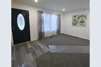 628 Mohawk Drive, Round Lake Heights, IL 60073 - Photo 2