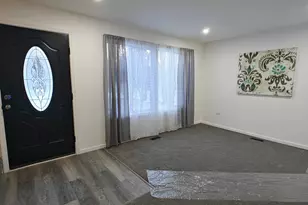 628 Mohawk Dr, Round Lake Heights, IL 60073 - Photo 2