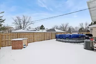 2309 Greenbriar Ln, Lindenhurst, IL 60046 - Photo 20