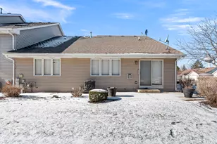 815 Bruce Robert Ln, Hampshire, IL 60140 - Photo 2