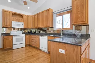 815 Bruce Robert Ln, Hampshire, IL 60140 - Photo 8