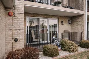 8836 Amelia Ct, Justice, IL 60458 - Photo 2