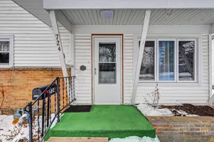 724 E Patton St, Paxton, IL 60957 - Photo 4