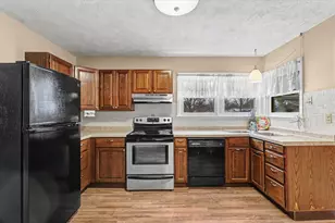 724 E Patton St, Paxton, IL 60957 - Photo 10