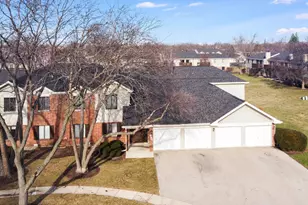 966 Cumberland Ct, Roselle, IL 60172 - Photo 2