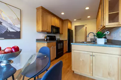 701 Lake Hinsdale Drive #306, Willowbrook, IL 60527 - Photo 8