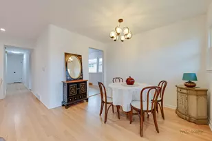 1689 S Elm St, Des Plaines, IL 60018 - Photo 10