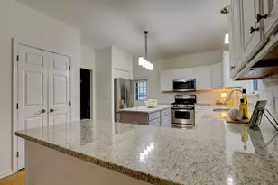 7437 Bittersweet Dr, Gurnee, IL 60031 - Photo 8