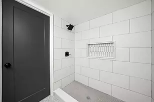 4840 W Waveland Ave, Chicago, IL 60641 - Photo 14