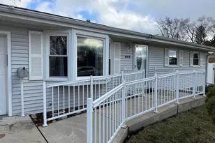 833 Sheldon Ave, Aurora, IL 60506 - Photo 2