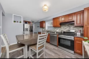 350 Carey Ct, Chicago Heights, IL 60411 - Photo 2