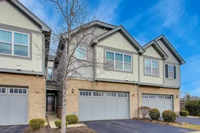 3223 N Heritage Lane, Arlington Heights, IL 60004 - Photo 2
