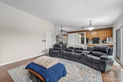 390 S Garden Avenue, Roselle, IL 60172 - Photo 16