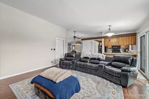 390 S Garden Ave, Roselle, IL 60172 - Photo 16