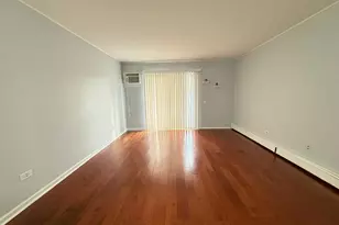 600 Mesa Dr, Hoffman Estates, IL 60169 - Photo 2