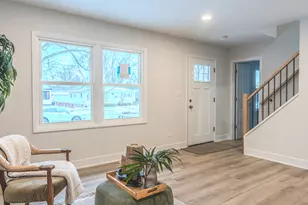 11 S Alfred Ave, Elgin, IL 60123 - Photo 2