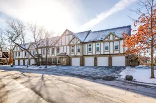 737 Garfield Ave, Libertyville, IL 60048 - Photo 2