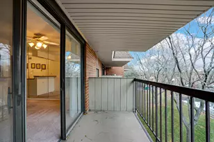 150 E Fountainview Ln, Lombard, IL 60148 - Photo 8