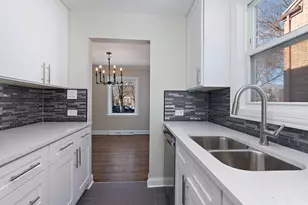 10119 S Yates Blvd, Chicago, IL 60617 - Photo 8