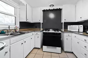 500 California Ave, Aurora, IL 60506 - Photo 8