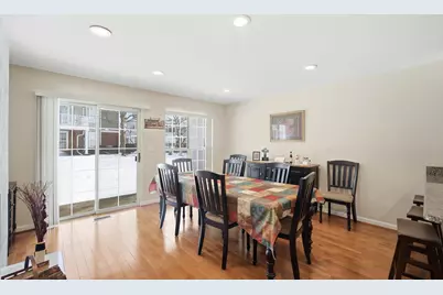 883 Sparta Court, Vernon Hills, IL 60061 - Photo 8