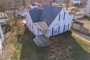 154 W Main St, El Paso, IL 61738 - Photo 2