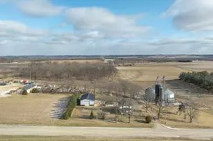 6259 N Pecatonica Rd, Pecatonica, IL 61063 - Photo 2