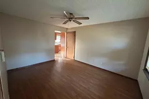 1124 W Hawkins St, Kankakee, IL 60901 - Photo 4