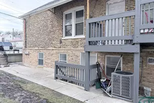 3029 S Keeley St, Chicago, IL 60608 - Photo 2