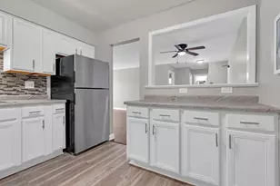 8856 N Northshore Dr, Des Plaines, IL 60016 - Photo 10