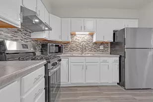 8856 N Northshore Dr, Des Plaines, IL 60016 - Photo 8