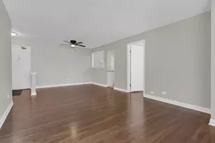 8856 N Northshore Dr, Des Plaines, IL 60016 - Photo 6