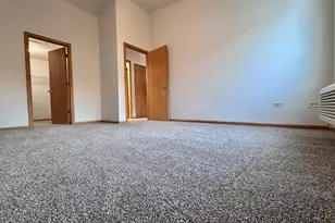 2427 Silverstone Dr, Carpentersville, IL 60110 - Photo 4