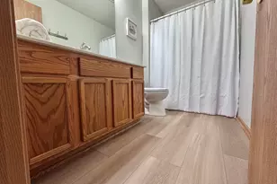 2427 Silverstone Dr, Carpentersville, IL 60110 - Photo 12