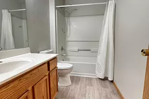 2427 Silverstone Dr, Carpentersville, IL 60110 - Photo 10