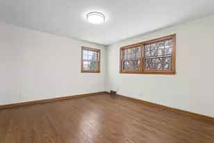 33 S Canterbury Rd, Aurora, IL 60506 - Photo 12