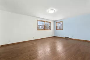 33 S Canterbury Rd, Aurora, IL 60506 - Photo 14