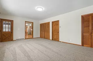 33 S Canterbury Rd, Aurora, IL 60506 - Photo 10