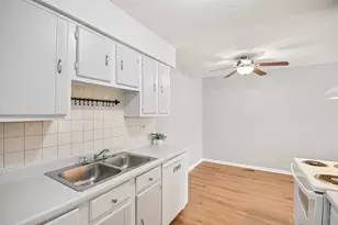 2333 Oxhill Ct, Schaumburg, IL 60194 - Photo 8