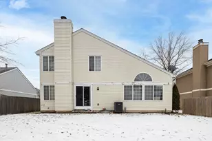 475 Bourbon Ln, Naperville, IL 60565 - Photo 2