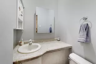 2527 N Ashland Ave, Chicago, IL 60614 - Photo 22